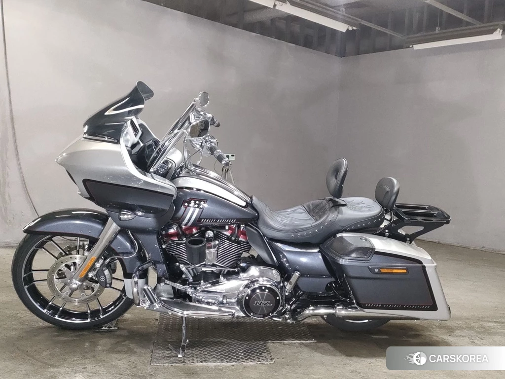 Проданный Harley-Davidson Road Glide FLTRXSE1920CVO 2019 из Японии, фото 2
