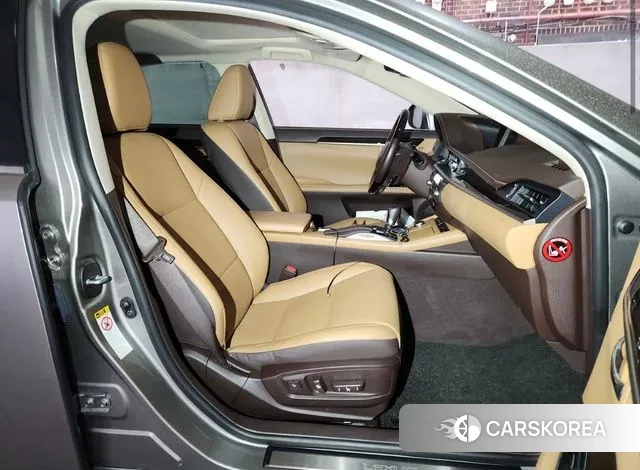 Lexus New ES300h 2018 Серый из Кореи, фото 6