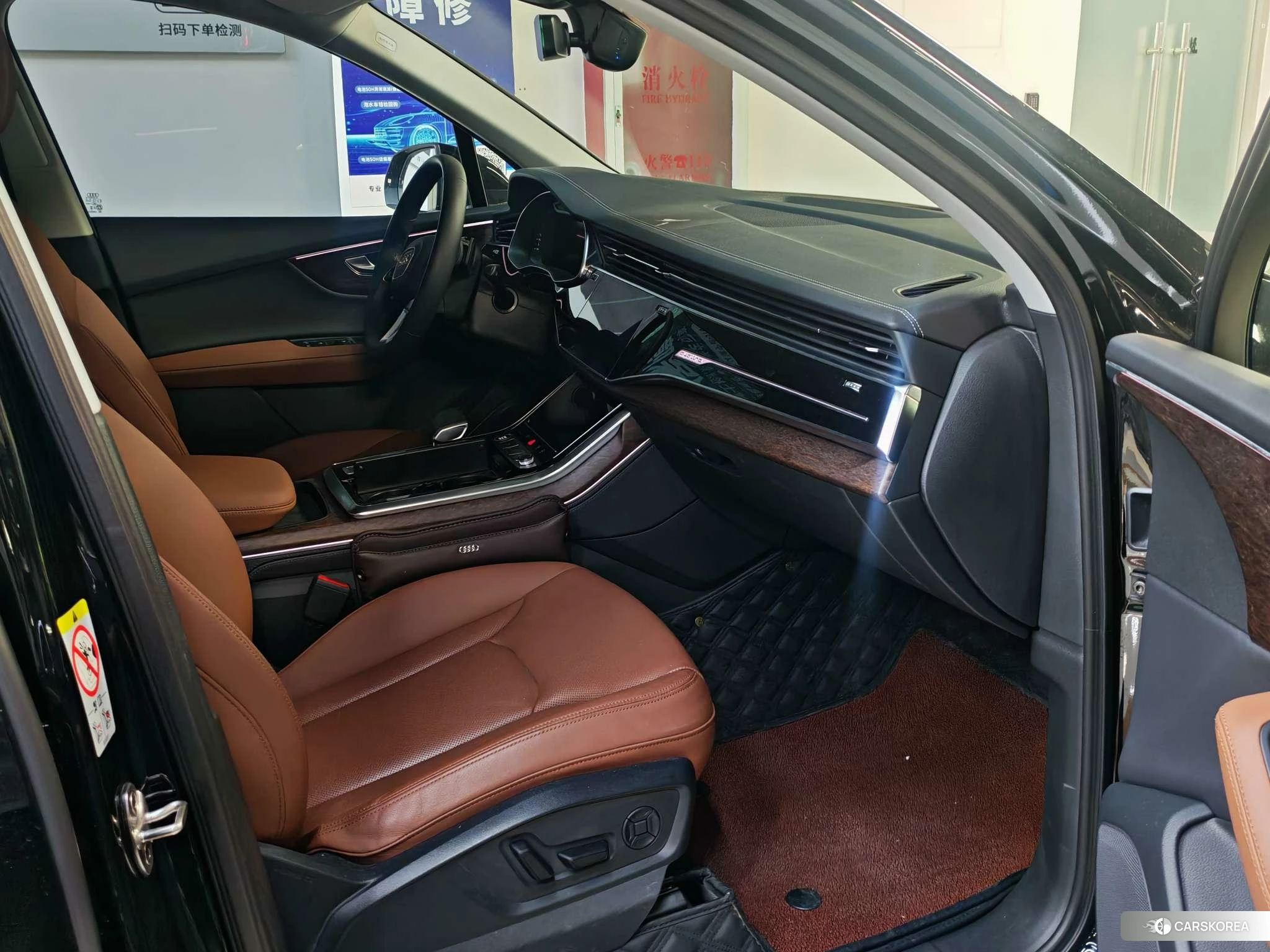 Audi Q7 2022 Черный из Китая, фото 2