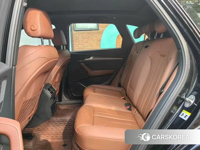 Audi Q5L Sportback 2022 Черный из Китая, фото 2