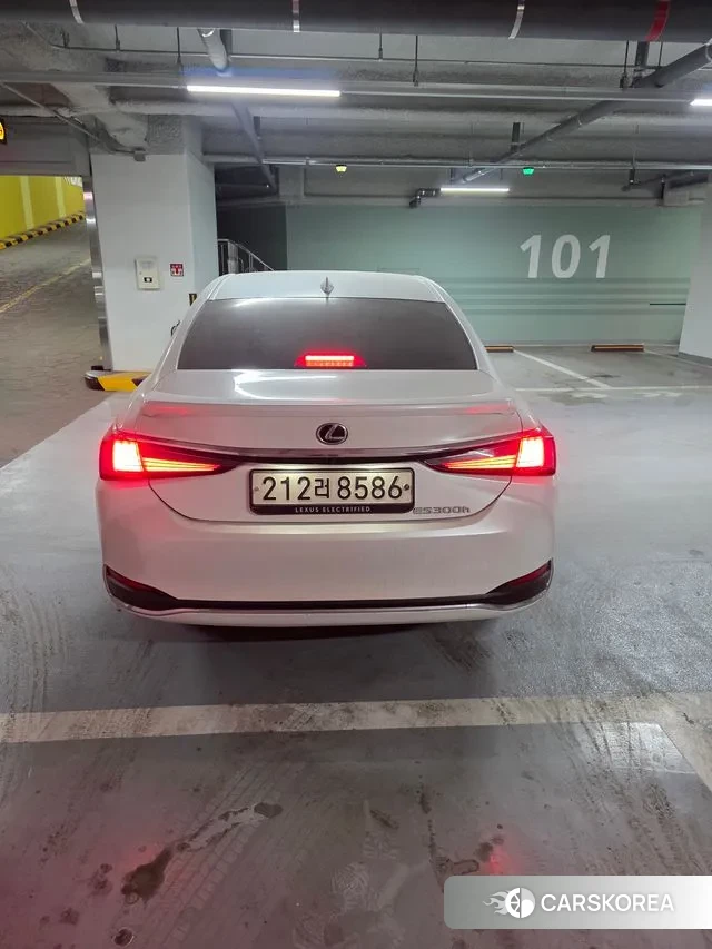 Lexus ES300h 7th generation 2024 Белый из Кореи, фото 2