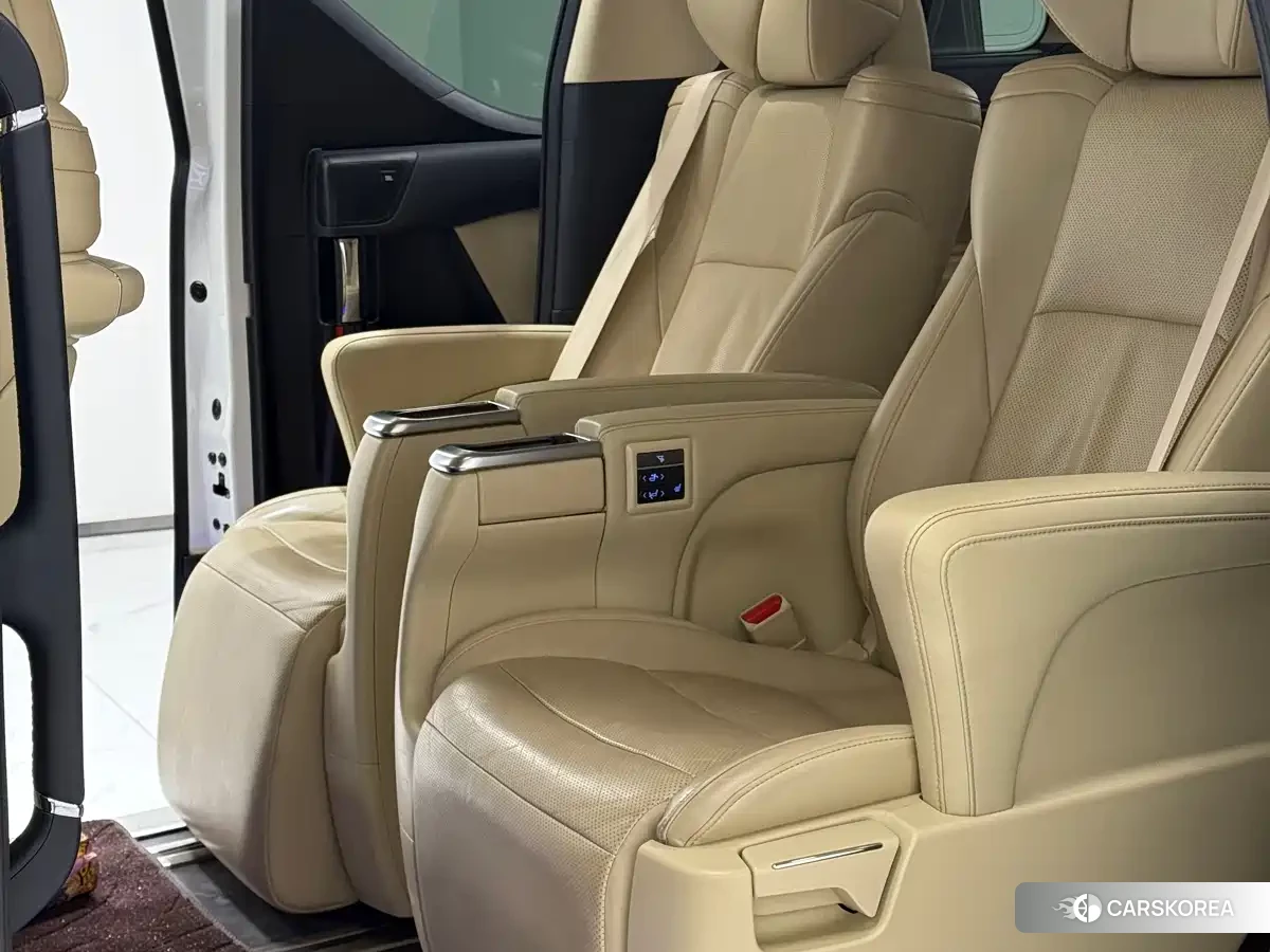Toyota Elfa id 4655132 из Китая 13
