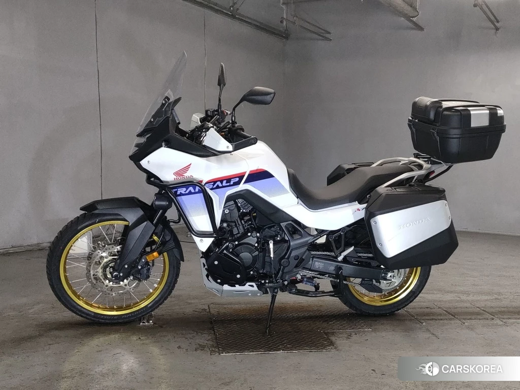 Проданный Honda TRANSALP XL750 2023 из Японии