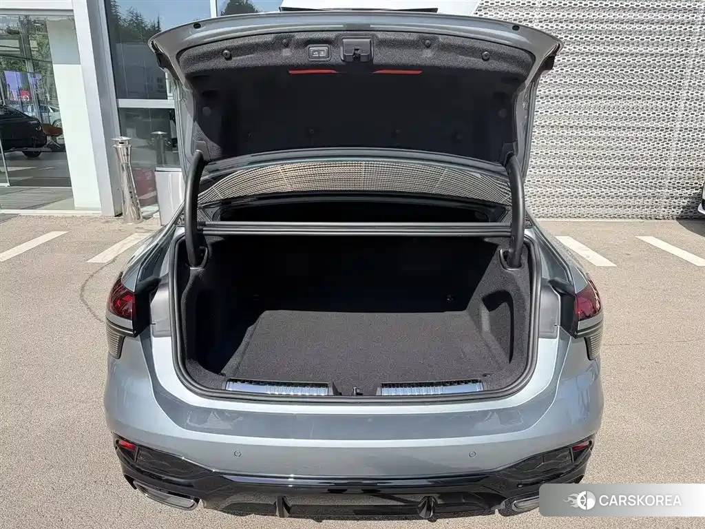 Audi A6L id 4680544 из Китая 12