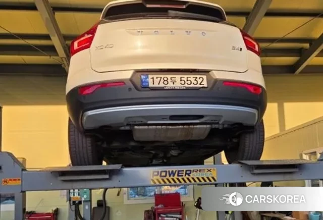 Volvo XC40 2023 Белый из Кореи, фото 2