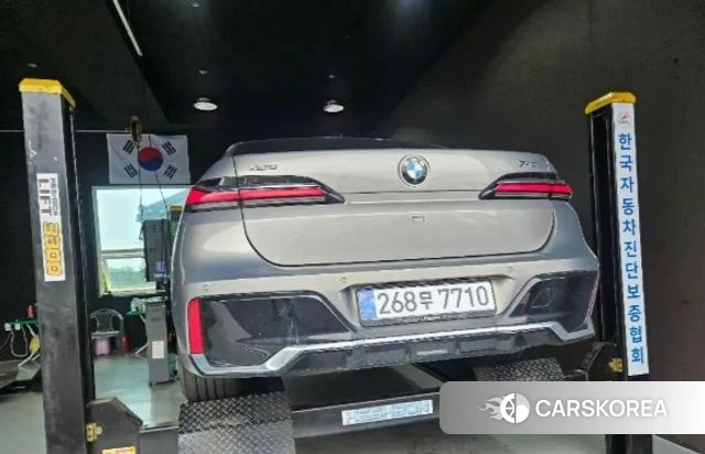 BMW 7 Series (G70) 2023 Серый из Кореи, фото 2