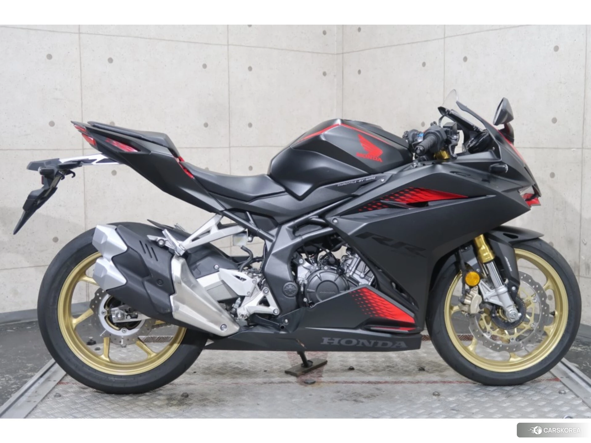 Проданный Honda CBR250R id 3947605 из Японии, фото 2