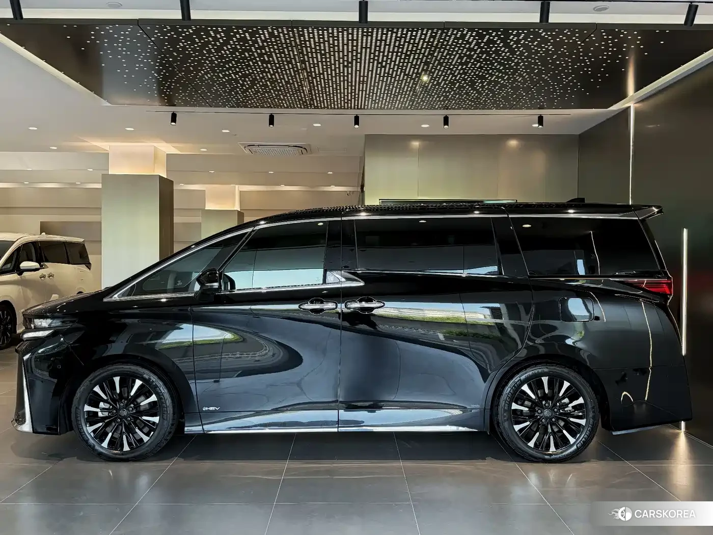 Toyota Vellfire 2023 Черный из Китая, фото 4