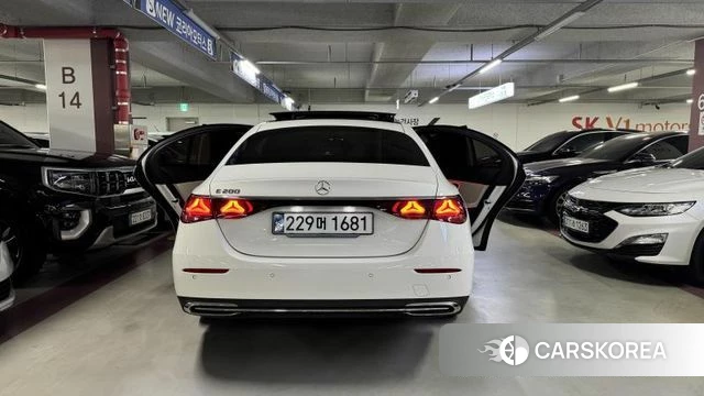 Mercedes-Benz E-Class W214 2024 Белый из Кореи, фото 2