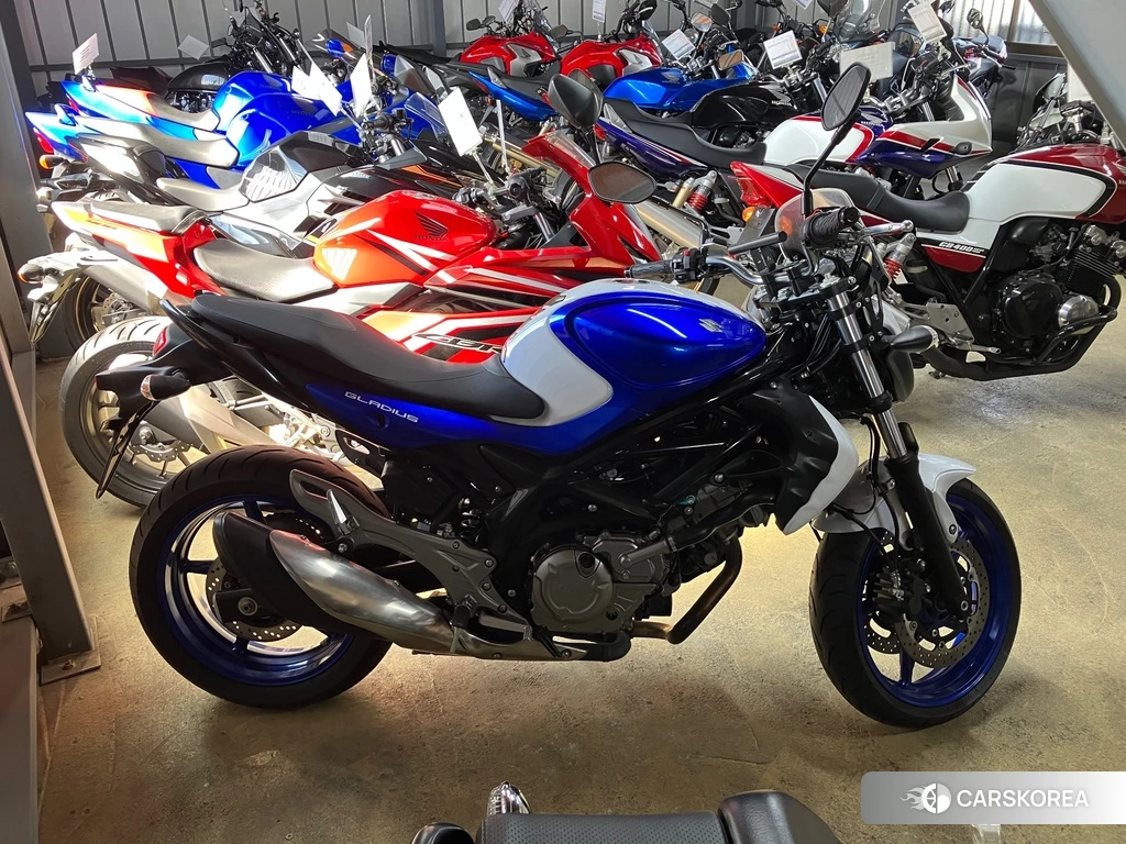 Проданный Suzuki GLADIUS 400 ABS 2013 из Японии