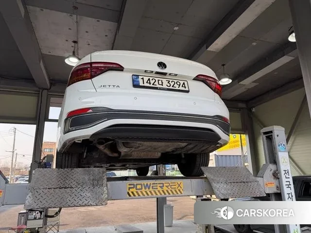 Volkswagen 7th Generation of Jetta 2023 Белый из Кореи, фото 2
