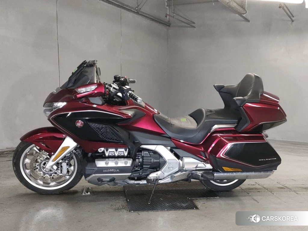 Проданный Honda GL1800 TOUR 2018 из Японии