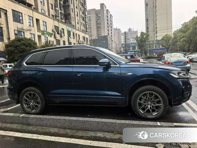 Volkswagen Touareg 2022 Синий из Китая, фото 3