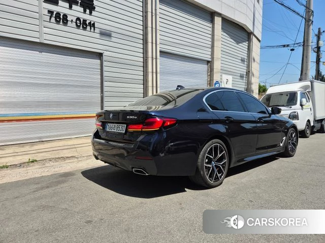 BMW 5 Series (G30) 2022 Черный из Кореи, фото 2