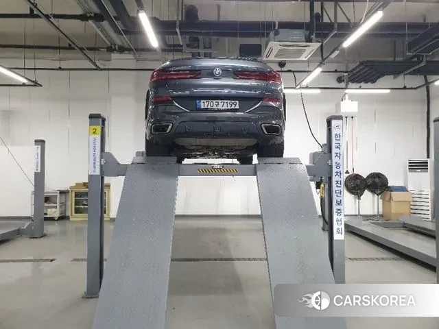 BMW X6 (G06) 2022 Серебристо-серый из Кореи, фото 2