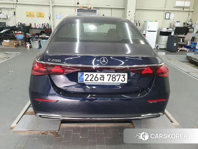 Mercedes-Benz E-Class W214 2025 Синий из Кореи, фото 2