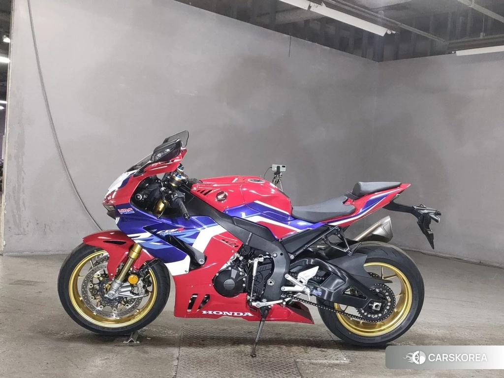 Проданный Honda CBR1000RR-R FIREBLADE SP 2023 из Японии, фото 2
