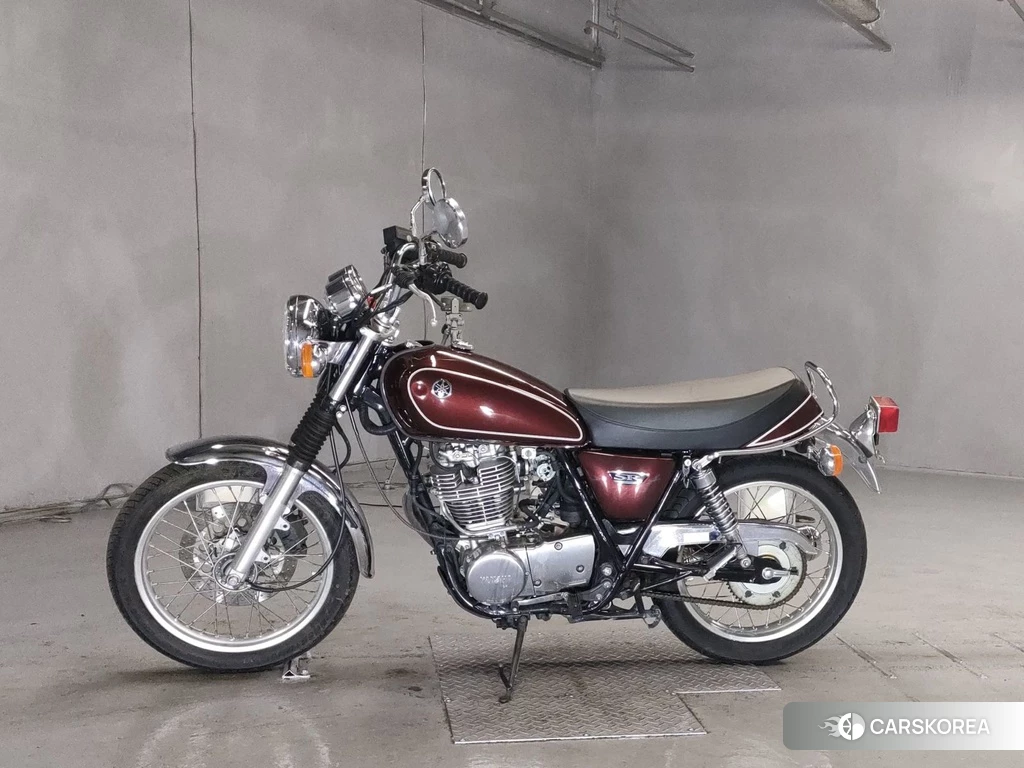 Проданный Yamaha SR 400 2015 из Японии, фото 2
