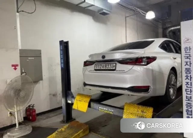 Lexus ES300h 7th generation 2021 Белый из Кореи, фото 2