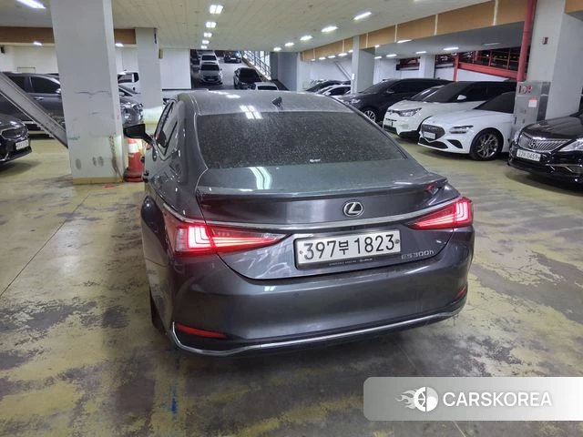 Lexus ES300h 7th generation 2023 Серый из Кореи, фото 2