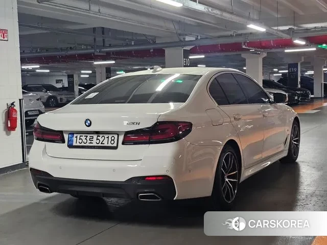 BMW 5 Series (G30) 2022 Белый из Кореи, фото 4