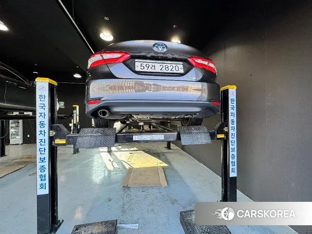 Toyota Camry (XV70) 2018 Серый из Кореи, фото 2