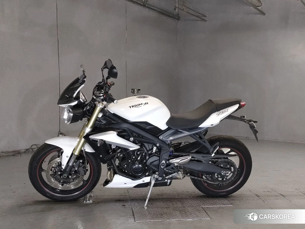 Проданный Triumph STREET TRIPLE 2016 из Японии, фото 2