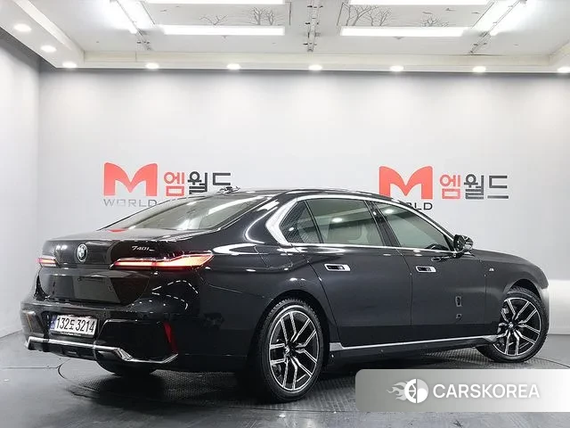 BMW 7 Series (G70) 2023 Черный из Кореи, фото 5