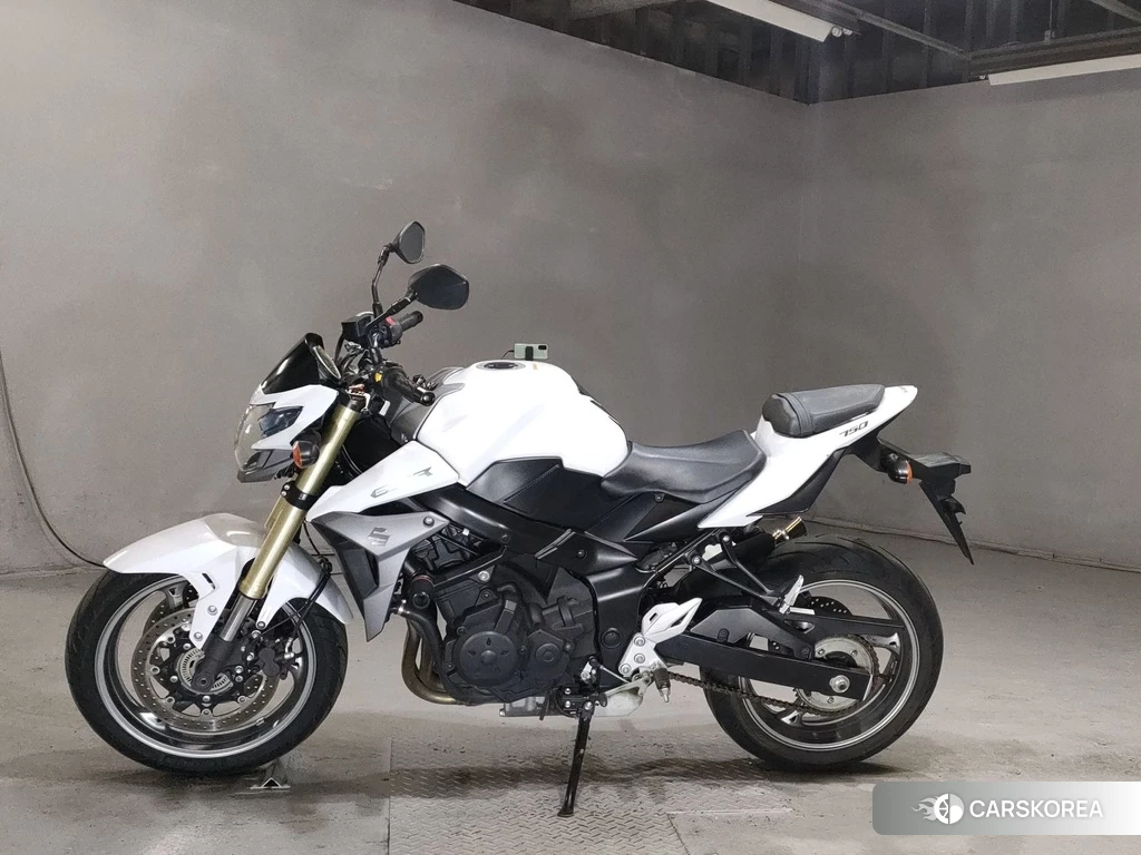 Проданный Suzuki GSR750 2013 из Японии
