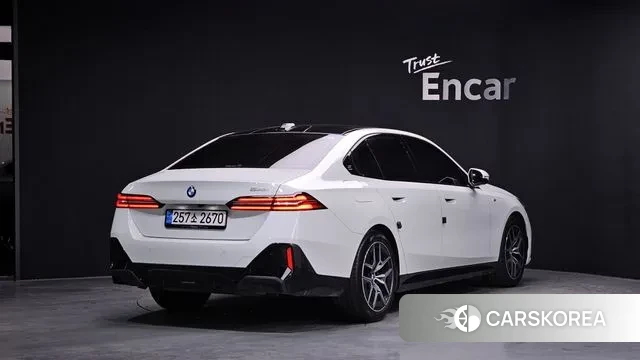 BMW 5 Series (G60) id 3614452 из Кореи 12