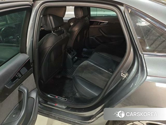 Audi A4L 2022 Темно-серый из Китая, фото 2