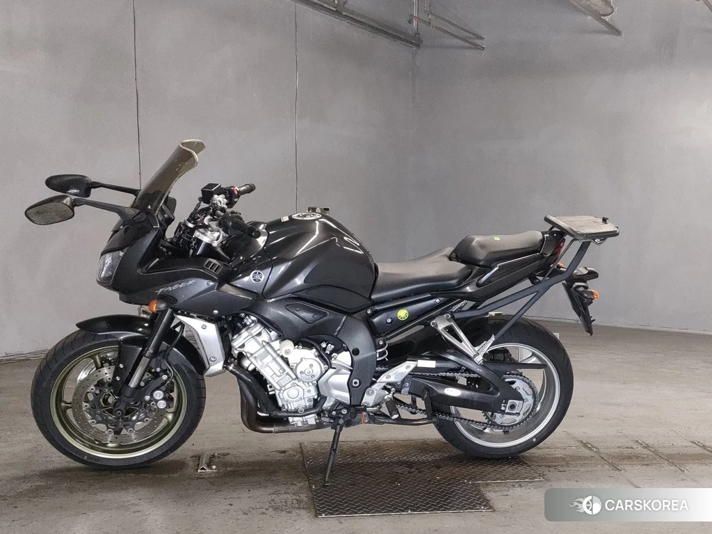 Проданный Yamaha FZ1 FEATHER 2012 из Японии