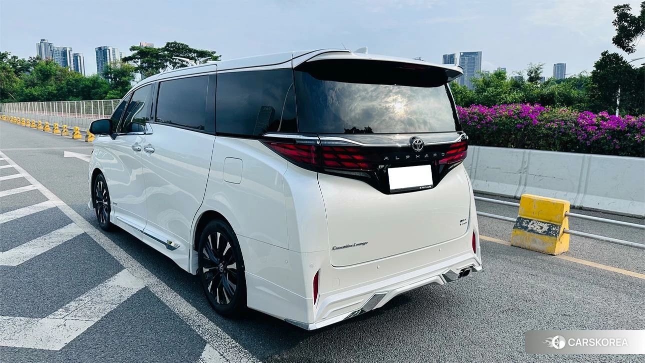 Toyota Elfa 2024 Белый из Китая, фото 4