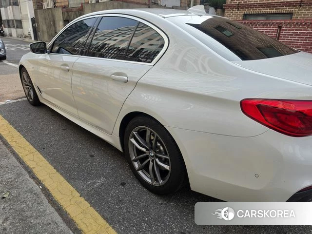 BMW 5 Series (G30) id 3899436 из Кореи 7