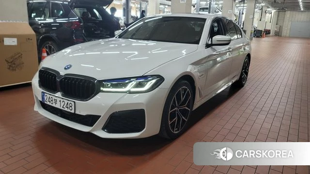 BMW 5 Series (G30) 2023 Белый из Кореи, фото 2