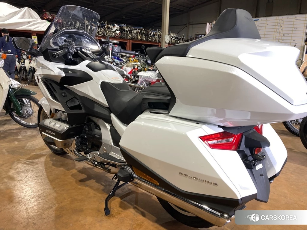 Проданный Honda GL1800 TOUR DCT 2021 из Японии, фото 2