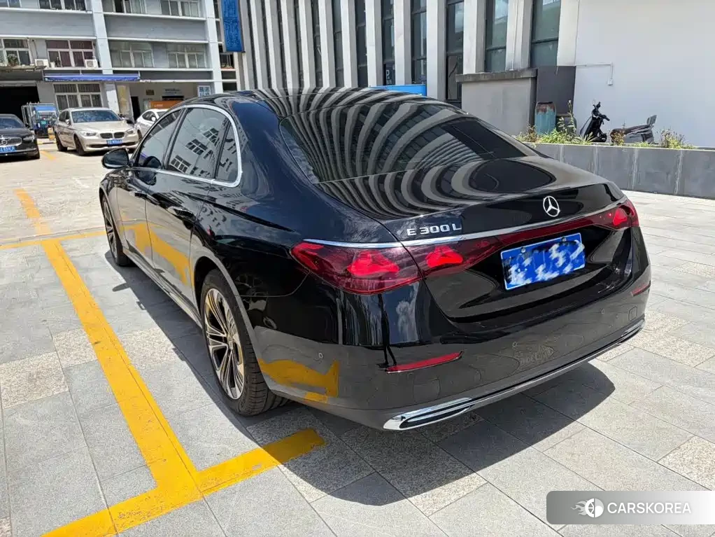 Mercedes-Benz E-Class 2025 Черный из Китая, фото 2