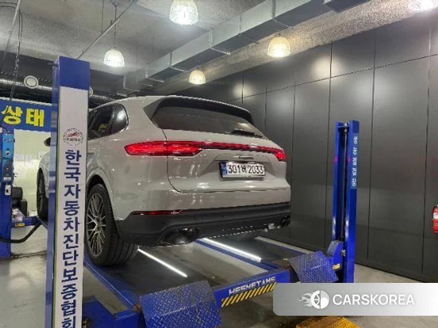 Porsche Cayenne (PO536) 2022 Серебристо-серый из Кореи, фото 2