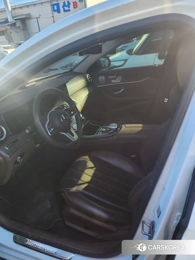 Mercedes-Benz E-Class W213 2019 Белый из Кореи, фото 2