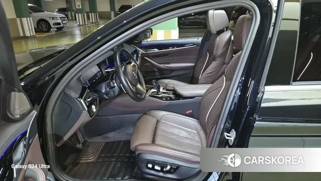 BMW 5 Series (G30) 2023 Черный из Кореи, фото 2