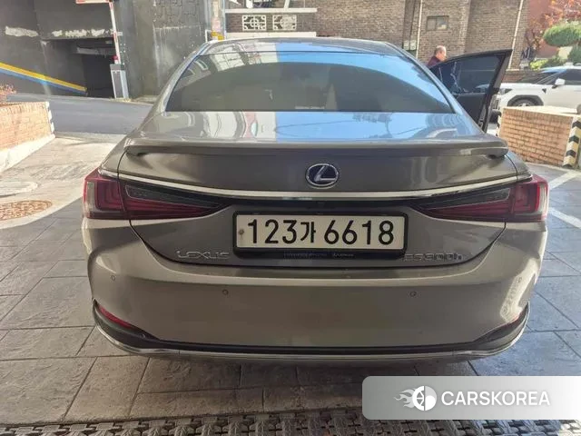 Lexus ES300h 7th generation 2020 Серебристо-серый из Кореи, фото 2