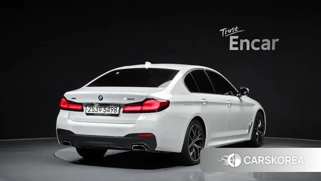 BMW 5 Series (G30) 2022 Белый из Кореи, фото 2