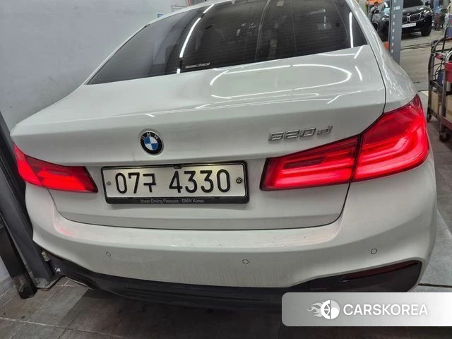 BMW 5 Series (G30) 2018 Белый из Кореи, фото 2