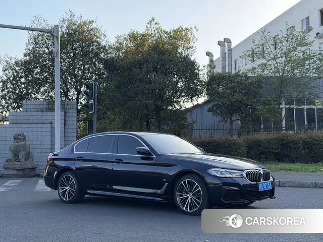 BMW 5 series 2022 Черный из Китая, фото 2