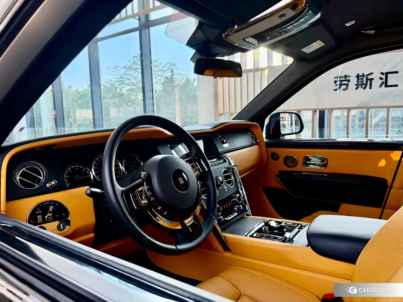 Rolls-Royce Cullinan 2023 Черный из Китая, фото 2