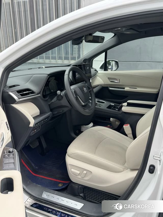 Toyota Grevia 2025 Белый из Китая, фото 4