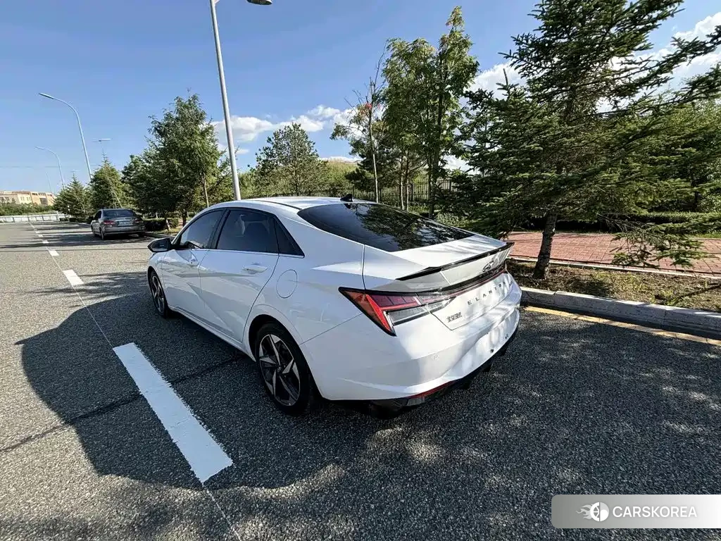 Hyundai Elantra 2023 Белый из Китая, фото 4
