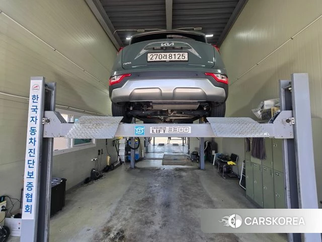 Kia Di Ol Nu Niro 2022 Темно-зеленый из Кореи, фото 2