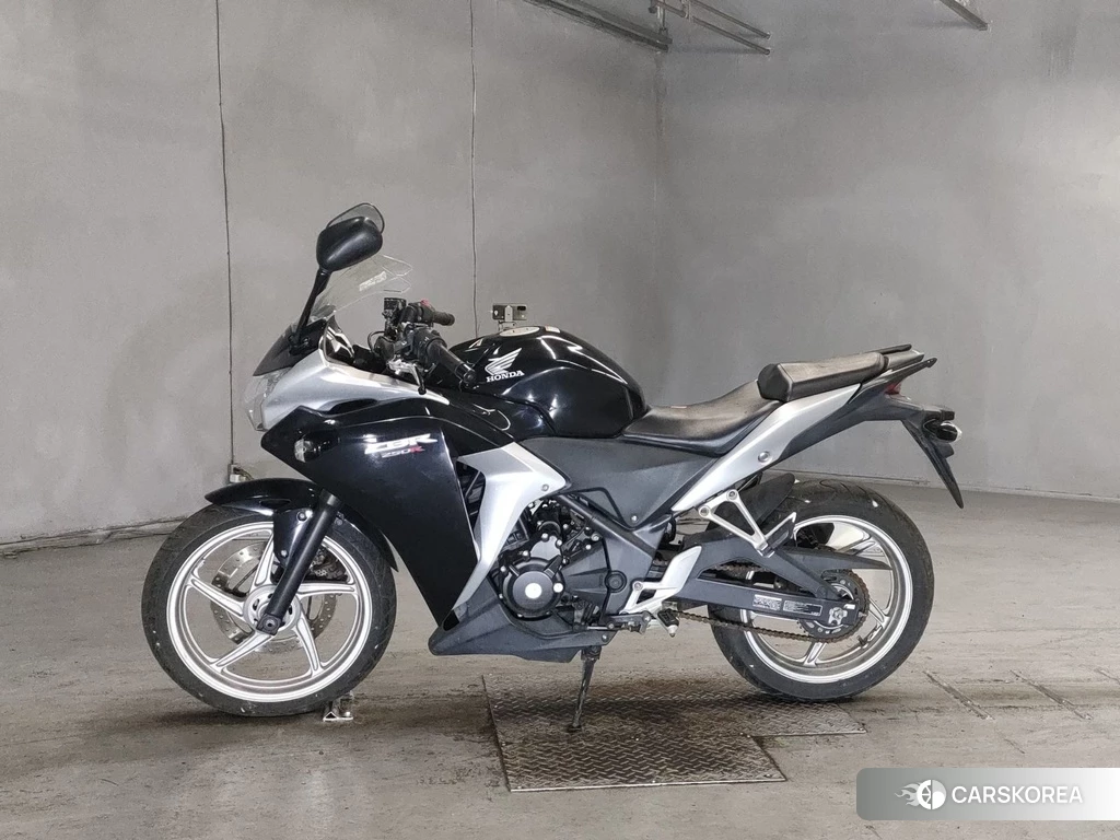 Проданный Honda CBR250R 2011 из Японии