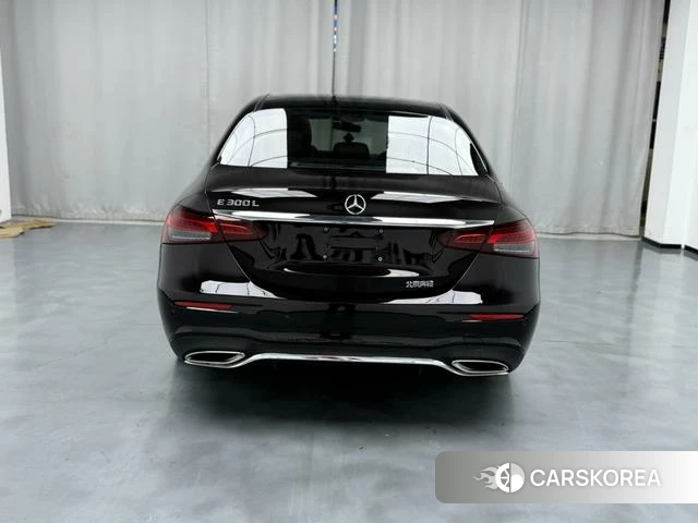 Mercedes-Benz E-class 2022 Черный из Китая, фото 2